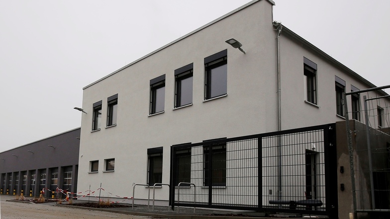Auf diesem Foto ist der neue Radeberger Stadtwirtschaftshof noch in Bau. Jetzt kann er bezogen werden.