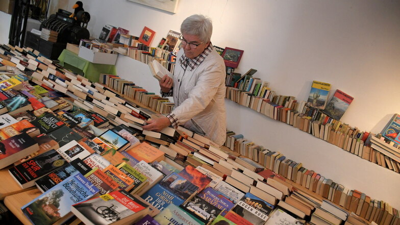 In den Räumen des Roßweiner Heimatvereins am Markt wird vom 30. Mai bis 30. August wieder ein Bücherflohmarkt organisiert. Die Einnahmen daraus kommen dem Verein Begegnungszentrum zugute.