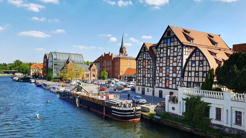 Der Frachtschiffverkehr ist vorbei, aber der Tourismus in Bydgoszcz lebt. Symbolisch dafür stehen das Museumsschiff Lemara und die Solarschiffe, auf denen eine Kanalfahrt gebucht werden kann.