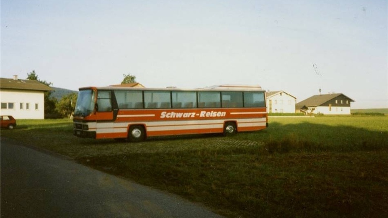 Mit dem ersten Bus ins Zillertal  1990 verstärkte ein gebrauchter MAN-Bus die eigene Skoda-Flotte. In ihm reisten die Fahrtgäste unter anderem in das Zillertal.