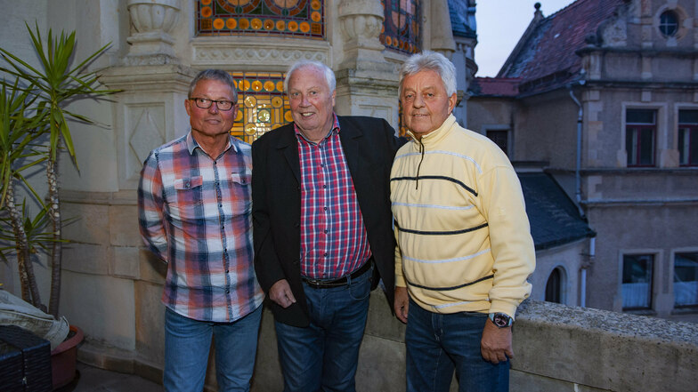 Gert Zimmermann (Mitte) war Fußball-Reporter - auf diesem Bild mit den Ex-Dynamos Frank Richter (links) und Rainer Sachse. Doch Zimmermann war auch dem Galopp verbunden.