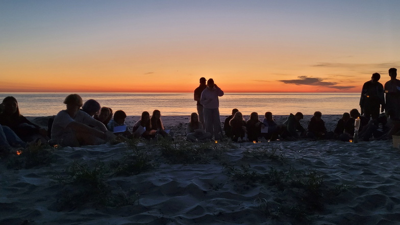 Sonnenuntergang am Strand der Insel Bornholm.