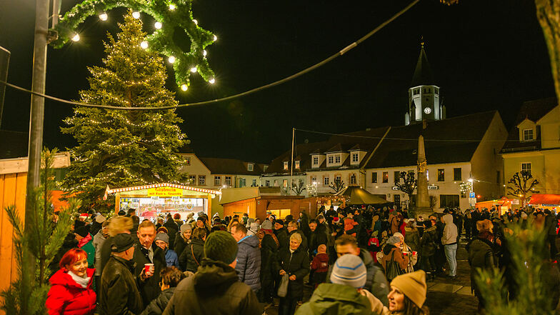 Eines regen Zuspruchs erfreute sich der Wittichenauer Weihnachtsmarkt am Samstag, was sicherlich nicht nur am bunten Bühnenprogramm lag.