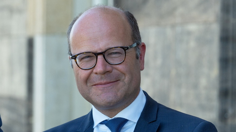 Sachsens Medienminister Oliver Schenk plädiert für mehr Kooperation der Öffentlich-Rechtlichen.