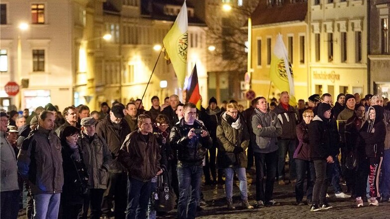 Die asylkritische Initiative „Görlitz bewegt sich“ hatte 18 Uhr zu einer Kundgebung am Demianiplatz eingeladen. Mit etwas weniger Menschen als noch Anfang Februar auf dem Postplatz.