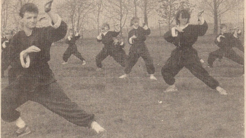 Zu Frank Gollmers ersten Kung-Fu-Schülern gehörten 1991 auch Mädchen und junge Frauen.
