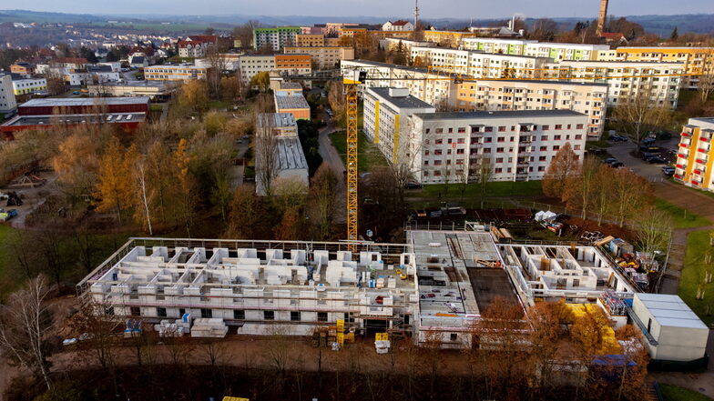 Der Bau des künftigen Pflegeheims an der Westfälischen Straße geht sichtbar voran. In der vergangenen Woche arbeiteten die Bauleute an der zweiten Etage. Im Frühjahr 2024 soll der übergeben werden.