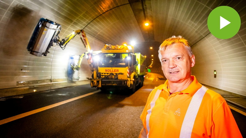 Ein Mann und sein Saubermacher: Michael Neumann von der Autobahnmeisterei Dresden-Nickern koordiniert die große Wäsche in den A17-Tunneln.