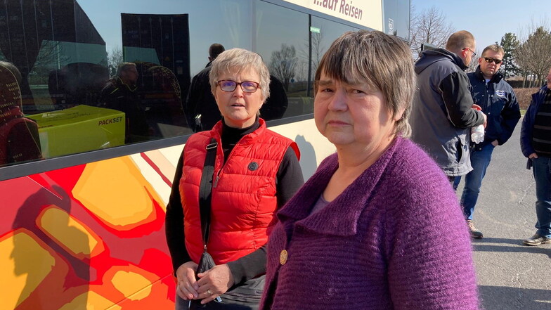 Gabriele Jauer (vorn) und Liane Schmidt sind pensionierte Lehrerinnen. Mit ihren Fremdsprachenkenntnissen sind sie für die ukrainischen Flüchtlinge eine große Hilfe.