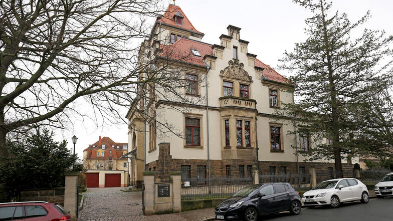 Die katholische Kirche in Riesa an der Lessingstraße. Das Haus war als Offizierskasino erbaut worden und wurde nach dem Ersten Weltkrieg als Kirche geweiht.