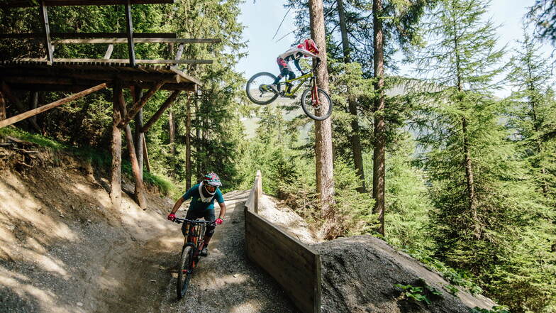 Biker können sich auf zahlreichen Trails zwischen 1.200 und 2.600 Höhenmetern austoben.