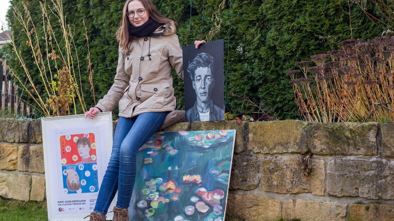 Jenny Helen Lißner malt schon fast immer. Mit dem linken Bild hat sie 2021 einen Wettbewerb gewonnen. Nun hat sie eine Ausstellung gestellt und dafür auch eigene Werke beigesteuert.