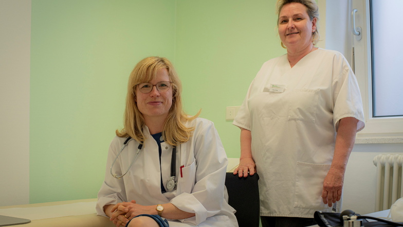 Dr. Gundula Hofmann (l.) und Schwester Katrin Zeller gehören zu den medizinischen Teams in der neuen K:amenzer Bereitschaftspraxis für Notfälle.