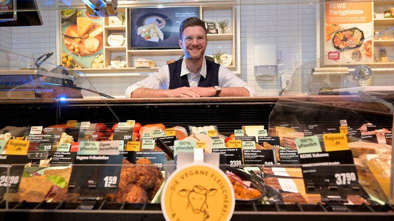 Dresdner Supermarkt wirft Fleisch aus der Theke - und legt vegane Produkte aus