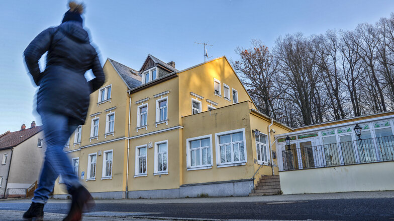 Das frühere Gasthaus Eichenwäldchen in Eckartsberg steht seit Jahren leer. Werden hier Scheinwohnungen an Osteuropäer vermietet?