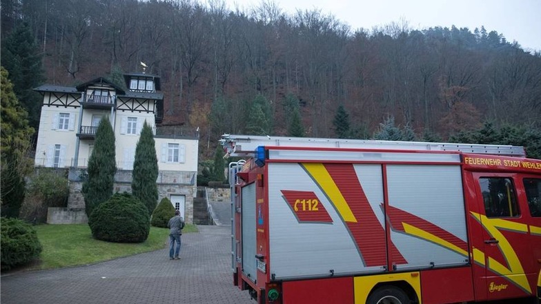 Am Nachmittag rückten die Feuerwehren aus Dorf und Stadt Wehlen an.