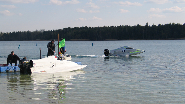 Vor zwei Jahren konnten Motorboote der Rennklasse Formel 4 bei einem ADAC-Training auf dem Halbendorfer See erlebt werden. Im April liefern sich dort Luftkissenboote ein Rennen.