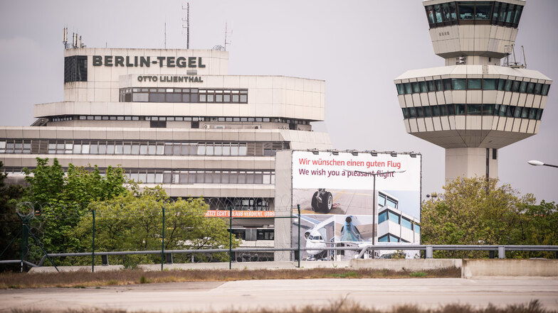Zuletzt flogen an den Berliner Flughäfen Tegel und Schönefeld nur etwa 2.000 Passagiere pro Tag. Das Hauptabfertigungsgebäude in Tegel ist schon seit Mitte März geschlossen.