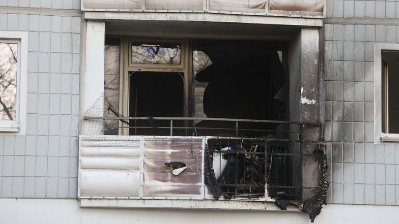 In Dresden-Prohlis ist am Montagnachmittag ein Feuer auf dem Balkon einer Wohnung ausgebrochen.