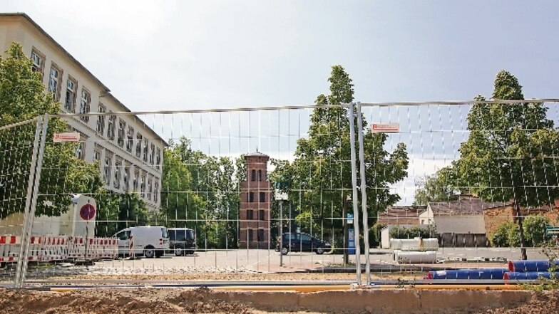 Voraussichtlich ab 2. Juni kann der Parkplatz „Alte Feuerwache“ am Leisniger Lindenplatz wieder genutzt werden. Die derzeitige Sperrung ist wegen der Verlegung von Versorgungsleitungen notwendig.