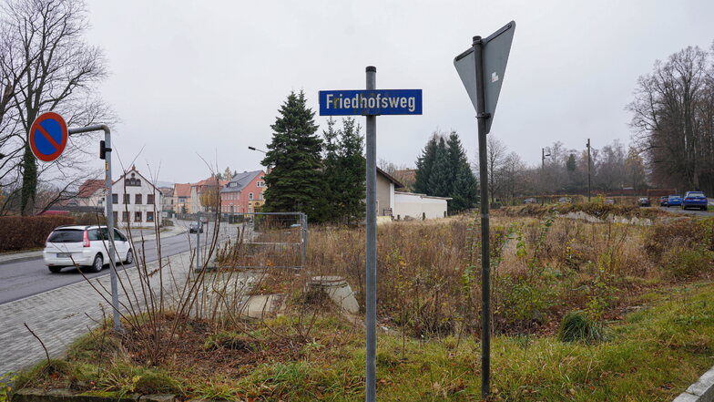 Auf dieser Fläche zwischen B 98 und Friedhofsweg in Neukirch entsteht in den nächsten Monaten das neue Bistro.