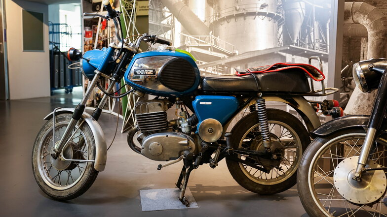 Mehrere Zweiräder, hier ein MZ-Motorrad, sollen bei der Versteigerung des DDR-Museums an den Mann gebracht werden.
