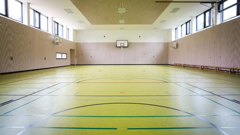 Gähnende Leere statt tobende Kinder. In fast allen Schulturnhallen in Sachsen fällt der Sportunterricht derzeit aus.