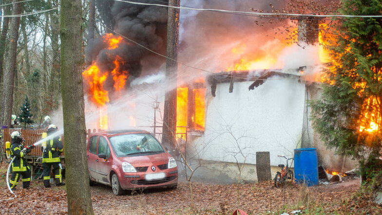 Die Feuerwehr bekämpfte Ende 2021 in Bad Sonnenland den Brand eines Bungalows. Das war kein Einzelfall, wie der Moritzburger Gemeindewehrleiter erklärt.