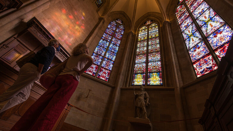 Nach ihrer Fertigstellung wurden die drei von dem Künstler Gerhard Richter gestalteten Chorfenster der Abteikirche Tholey vor wenigen Tagen erstmals der Öffentlichkeit präsentiert.