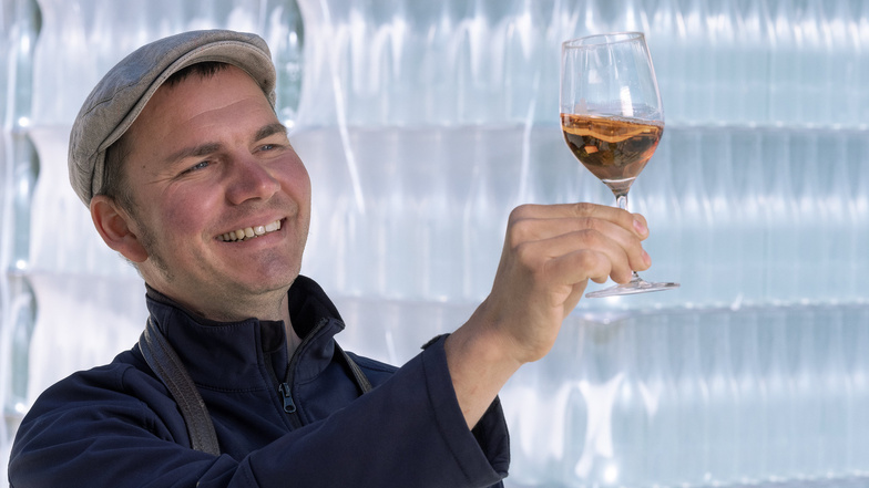 „Es gibt auch Tage, an denen ich gar nichts trinke“, sagt Kellermeister Felix Hößelbarth. Der vorige Freitag gehörte sicher nicht dazu: In Coswig wurden die 2018er Weine präsentiert.