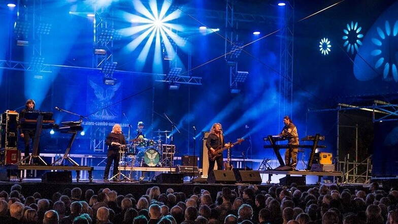 Die Rockband "Stern Combo Meißen" hatte beim Stadtfest ihren Auftrit.