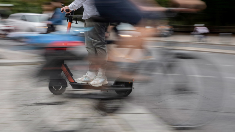 Polizei erwischt rasenden E-Scooter in Zittau - der Fahrer ist jetzt in Haft