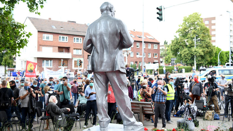 In Gelsenkirchen wurde jetzt eine 2,15 Meter hohe Lenin-Statue enthüllt - wohl einmalig im Westen Deutschlands. Im Osten gibt es hingegen noch viele der Statuen.