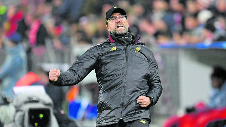 Liverpools Trainer Jürgen Klopp bejubelt den Einzug ins Viertelfinale der Champions League nach dem 3:1-Erfolg beim deutschen Fußball-Rekordmeister.