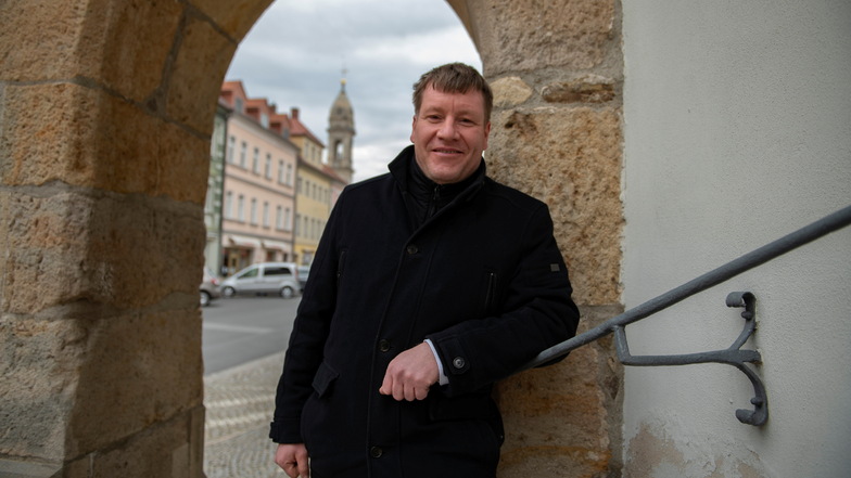 Großenhains Oberbürgermeister Sven Mißbach macht sich dieser Tage für die Röderstadt stark. Er möchte den traditionsreichen Ausbildungsmarkt im Kulturschloss in Eigenregie etablieren.