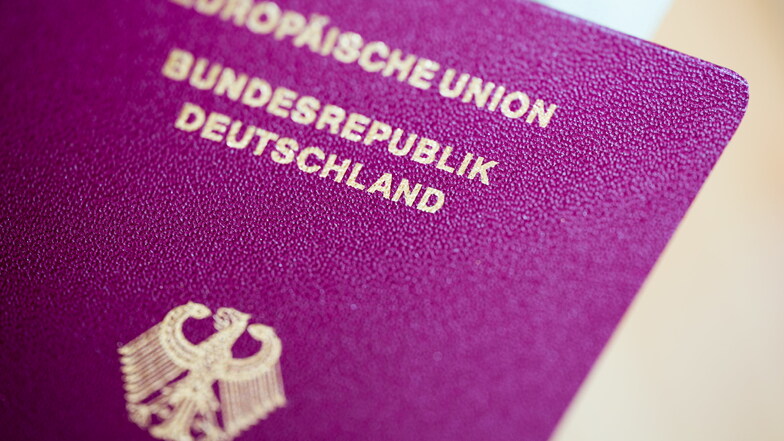 Der Bundestag hat heute die von der Ampel-Koalition angeschobene Reform für leichtere Einbürgerungen beschlossen.