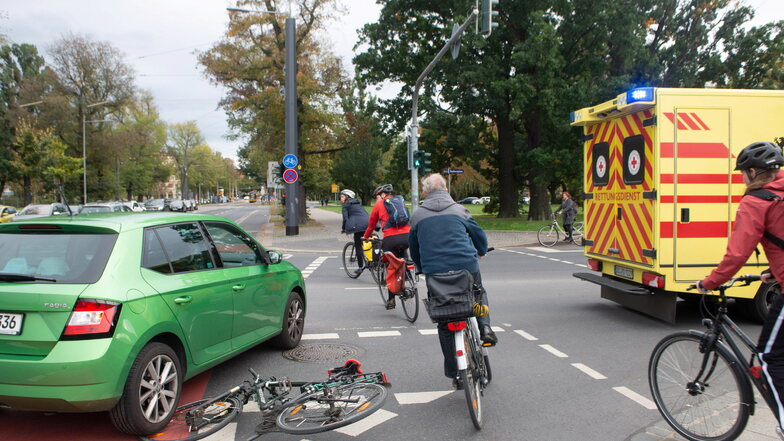 Zu unsicher für Radfahrer: Einer Umfrage zufolge fühlen sich Radfahrer auf dem Sachsenplatz in Dresden nicht unsicher. Immer wieder kommt es dort zu Unfällen.