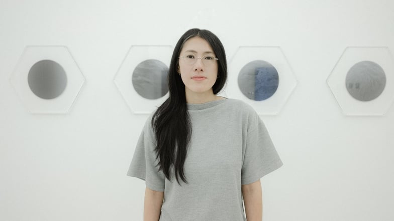 Taiwanese artist Su Yu Hsin knows about the economic importance of TSMC, but she also warns about the ecological consequences. She says: "TSMC's profits are more predictable than Taiwan's rainfall."