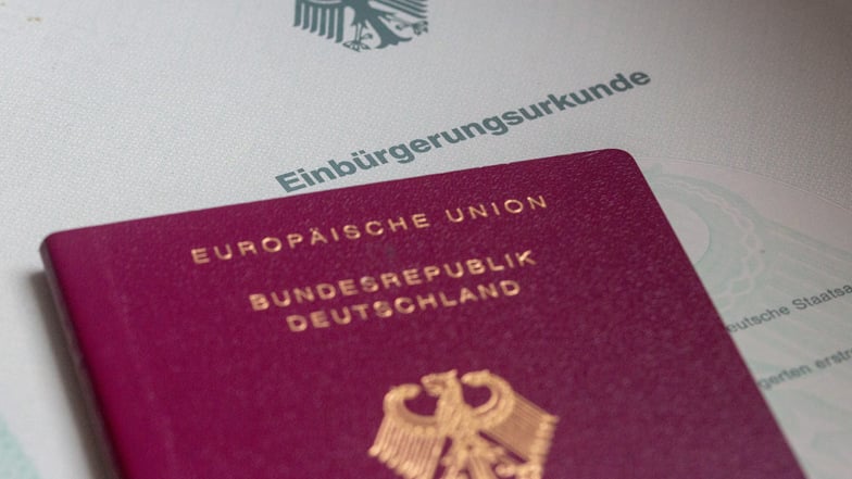 Im vergangenen Jahr sind in Deutschland so viele Menschen eingebürgert worden wie noch nie.