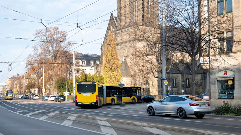 Die DVB-Busse der Linie 64 steuern in Richtung Uniklinikum nicht mehr den Fetscherplatz an, die werden vorher in ein Wohngebiet umgeleitet.