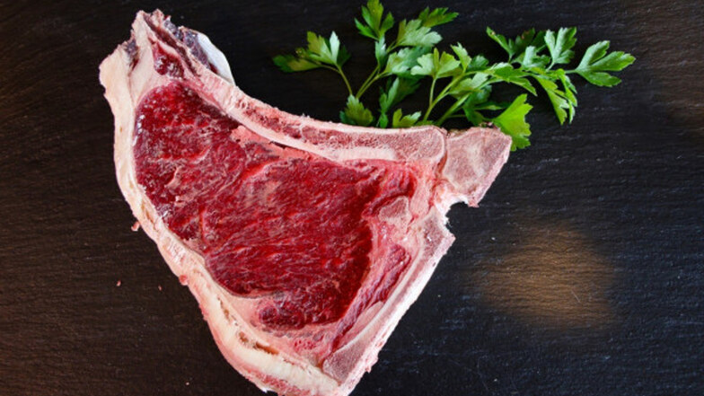 Fleisch und Steaks z.B. Rumpsteak Dry-Age, Rib-Eye-Steak Dry-Age oder Club-Steak Dry-Age