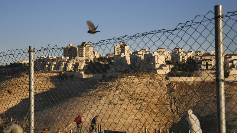 Die neue israelische Siedlung Maale Adumim. Eine unterirdische Straße soll ermöglichen, dass Palästinenser nicht mehr dort hindurch müssen.
