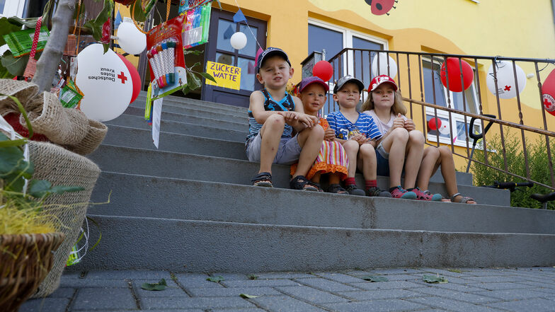 Festlich geschmückt war die Kita "Sonnenkäfer" am Sonnabend. Dabei halfen auch die Mädchen und Jungen.