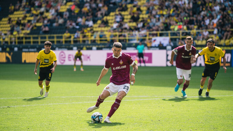 Sicher verwandelt: Dennis Borkowski, diesmal nicht in der Startelf, erzielt das 2:0.