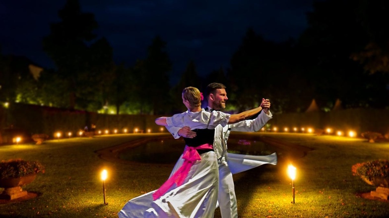 Bei der Lichtenwalder Musiknacht erwartet Sie im barocken Schlosspark ein musikalisches Feuerwerk der bekanntesten Operettenmelodien.