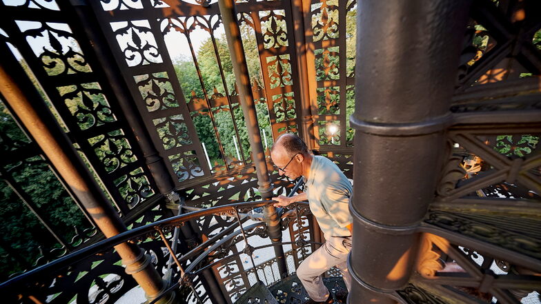 Friedrich Merz steigt auf den Löbauer Turm.