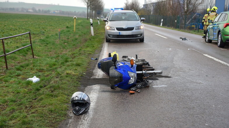 Bei einem Unfall auf der B101 ist am Donnerstag ein Motorradfahrer schwer verletzt worden.