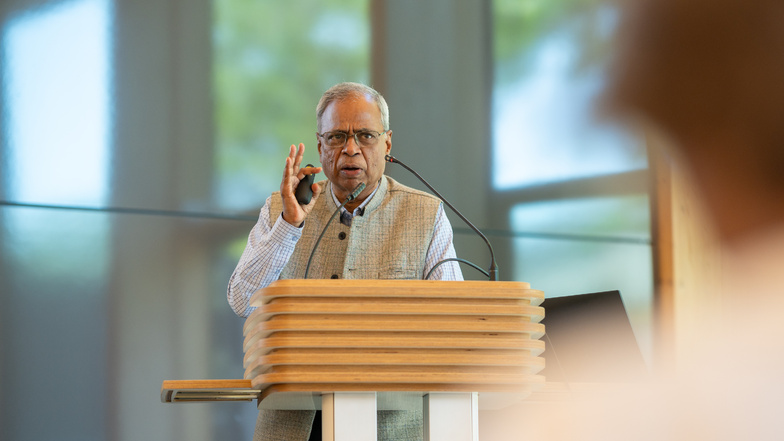 Professor Ashok Jhunjhunwala, Direktor des IIT Madras Research-Park in Chennai, am Montag bei seiner Keynote auf dem Workshop "Global Leadership in Intelligent Assistive Technologies" in Dresden.