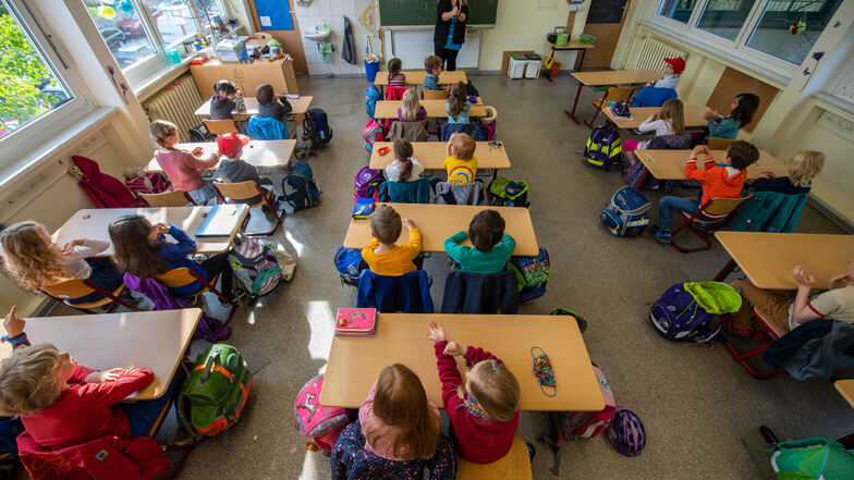 An Dresdens Schulen zeigt sich jetzt, wer daheim gut gelernt hat. Um trotzdem Nachteile für die Kinder zu vermeiden, müssen Lehrer in diesem Schuljahr keine Noten mehr vergeben.