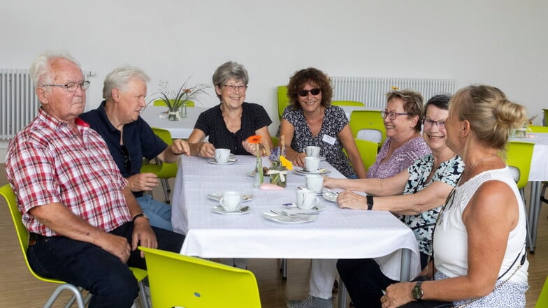 Erinnerungen an den Unterricht: Für die ehemaligen Lehrer hatte am Freitag das Café geöffnet.